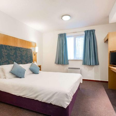 Comfort Inn Manchester North มิดเดิลตัน ภายนอก รูปภาพ