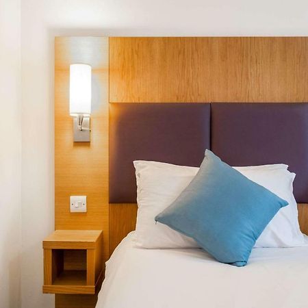 Comfort Inn Manchester North มิดเดิลตัน ภายนอก รูปภาพ
