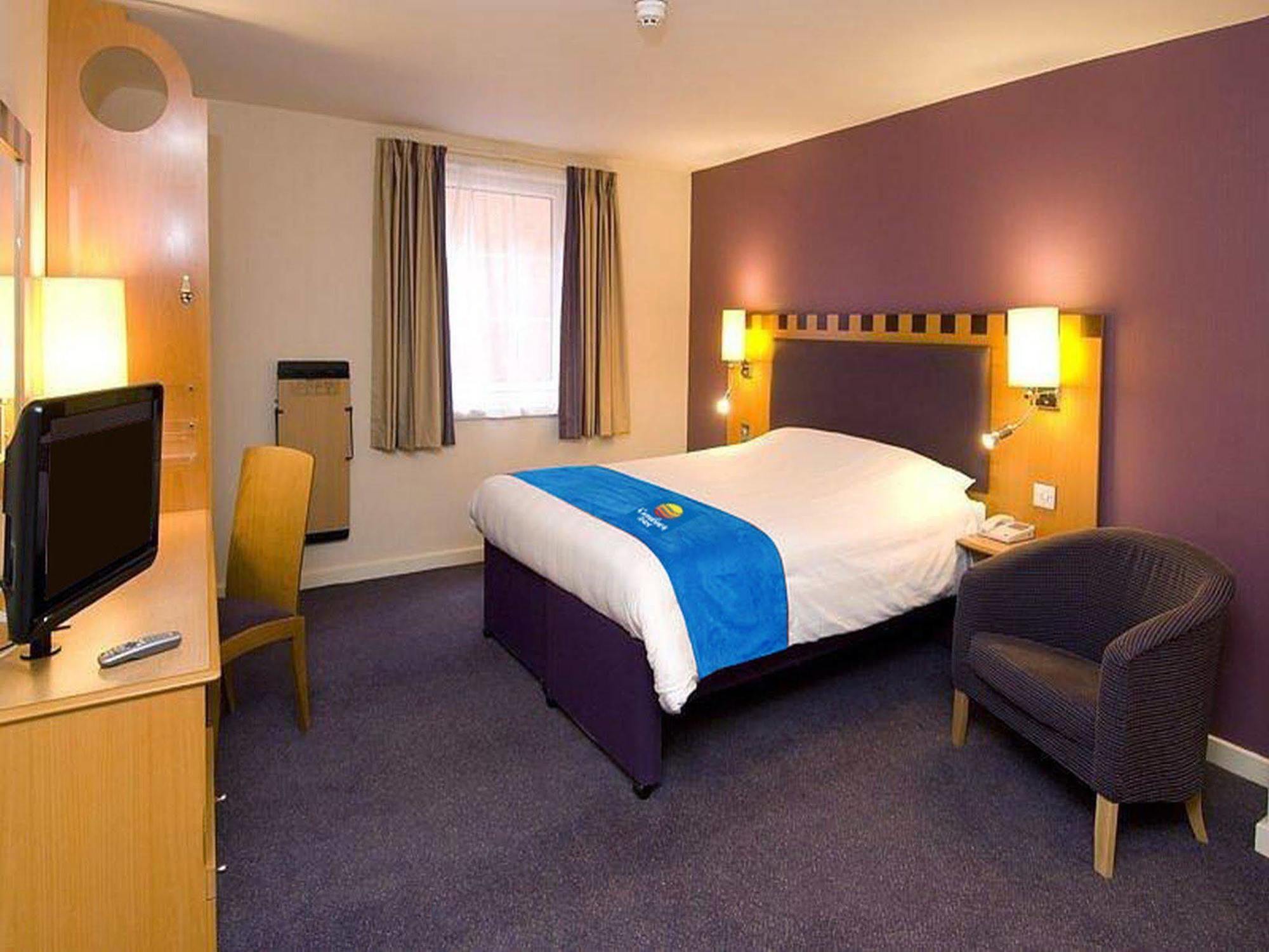 Comfort Inn Manchester North มิดเดิลตัน ภายนอก รูปภาพ