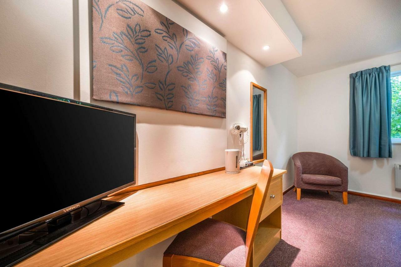 Comfort Inn Manchester North มิดเดิลตัน ภายนอก รูปภาพ