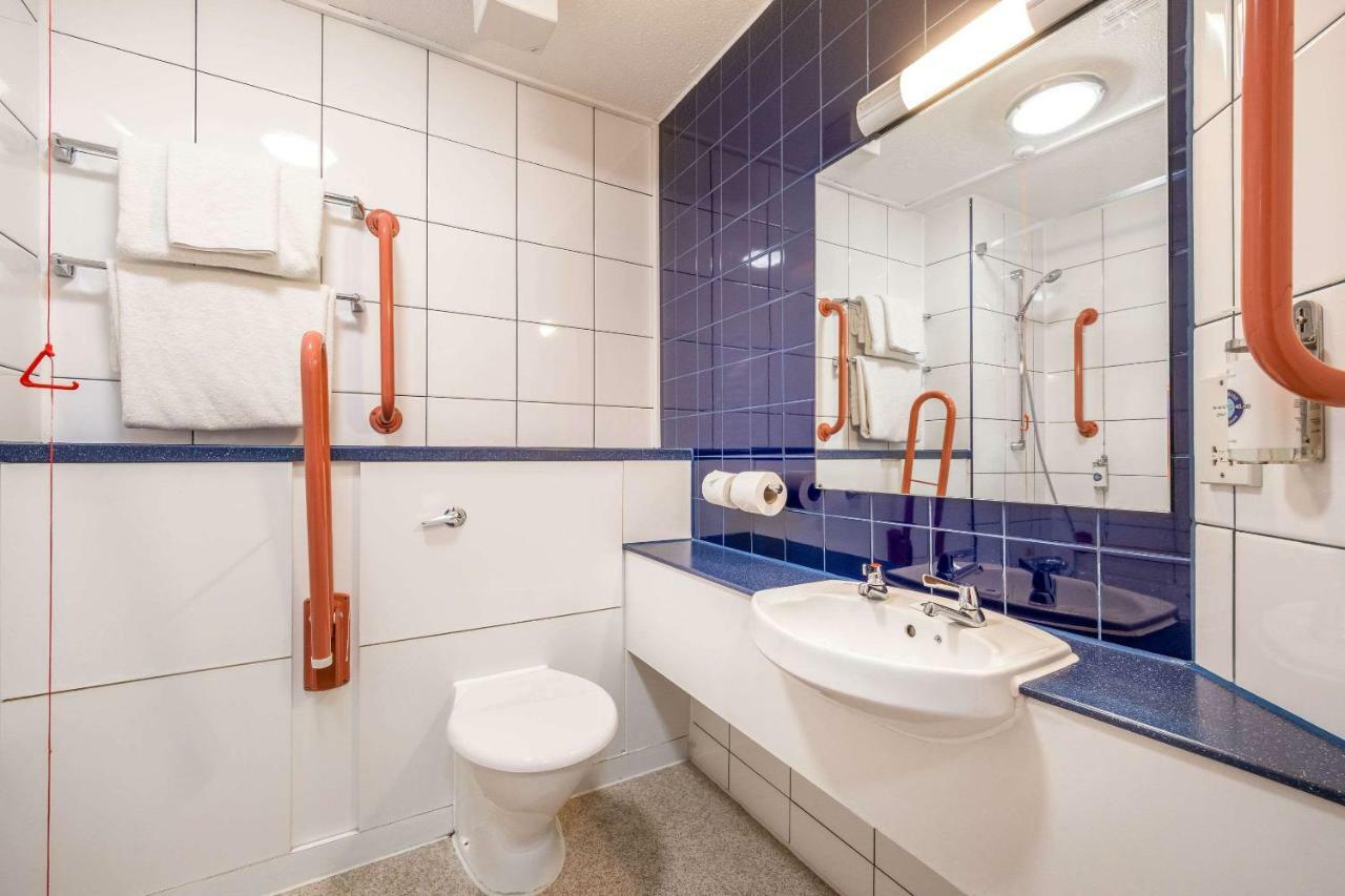 Comfort Inn Manchester North มิดเดิลตัน ภายนอก รูปภาพ
