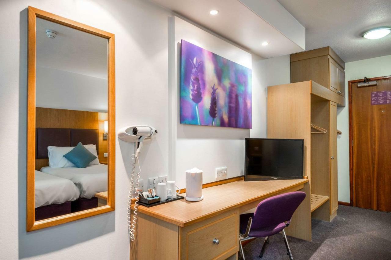 Comfort Inn Manchester North มิดเดิลตัน ภายนอก รูปภาพ